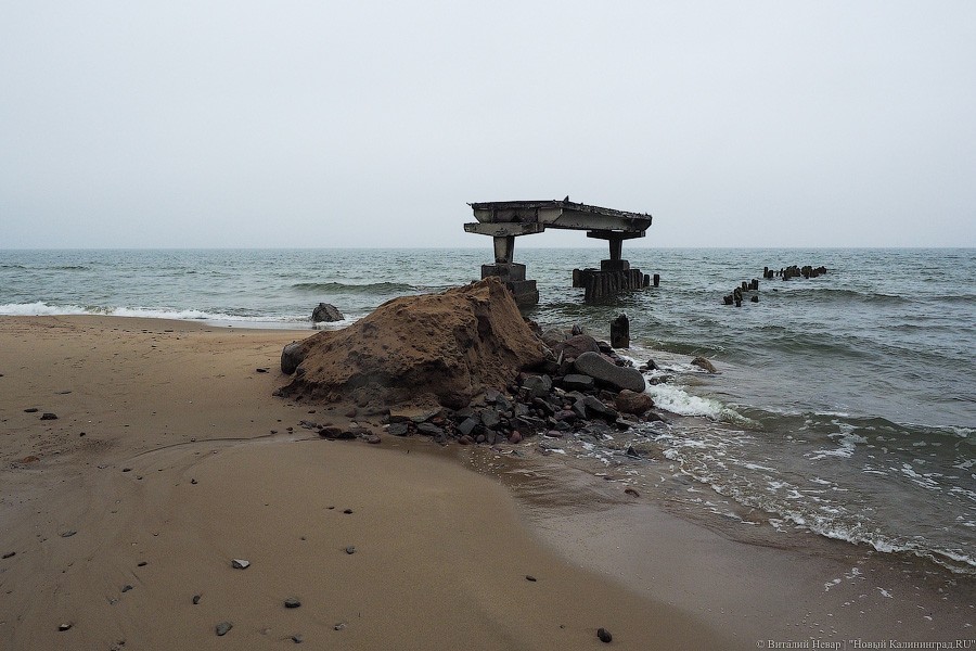 Обломки прошлого: как в Светлогорске разбирают старый променад (фото)