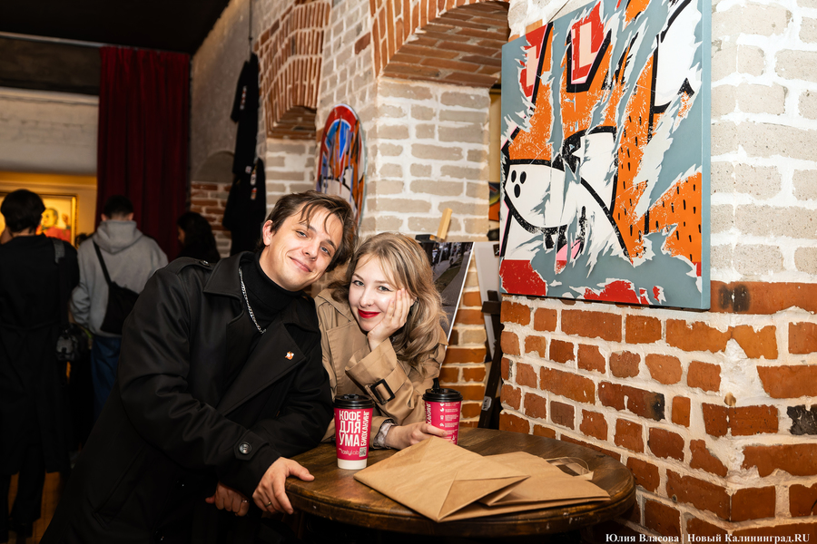 «Тайная жизнь лис» и код города: как прошел вечер калининградского стрит-арта в «Заре» (фото)