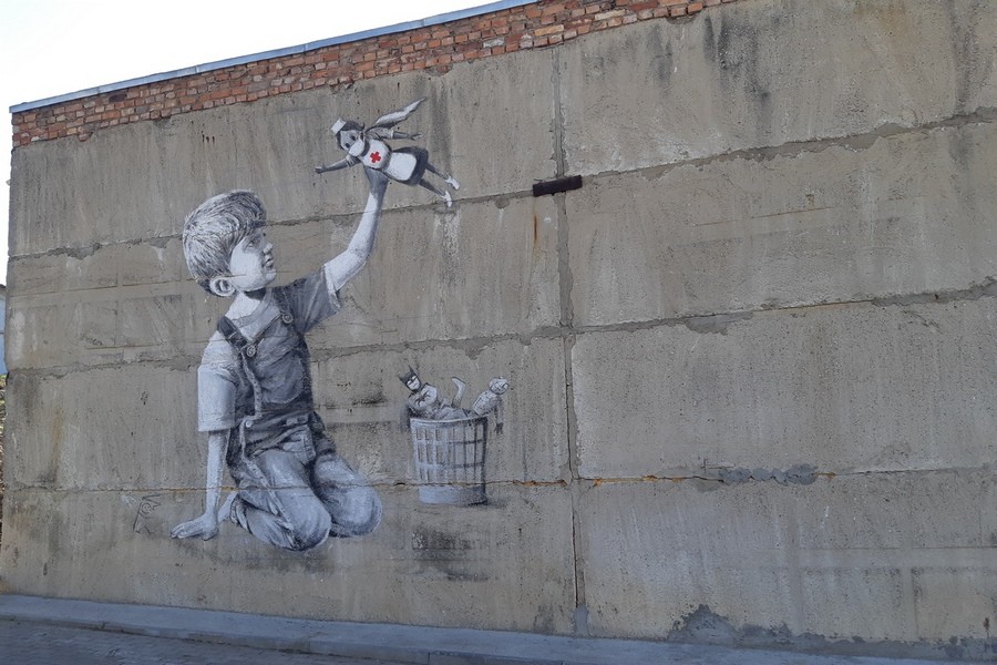 В Советске нарисовали копию граффити Бэнкси, посвящённого медикам (фото)