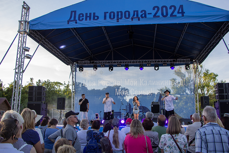 Юлиан на закате и танцы под хиты прошлых лет: Калининград отмечает День города (фото)