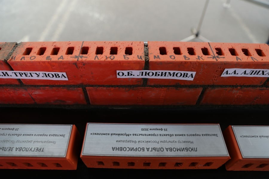 Первые камни: на Острове начали строить филиалы «Большого» и «Третьяковки» (фото)