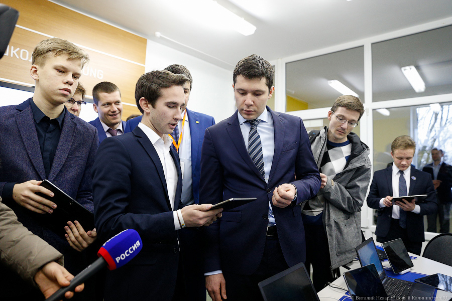 Гениальное место: как Алиханов с одаренными школьниками и IT-шниками общался