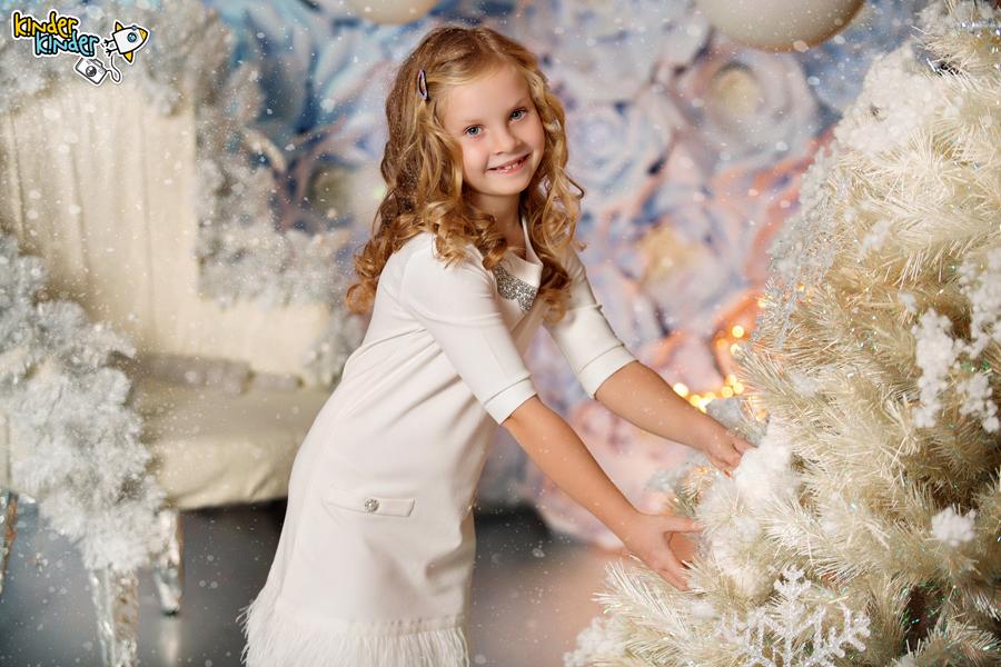 Создайте новогоднюю сказку вашей семьи в фотостудии KinderKinder