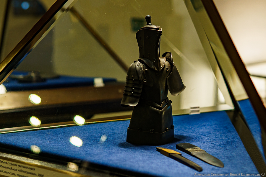 «Металлические метаморфозы»: в Музее янтаря открылась выставка выпускников «Мухи» (фото)