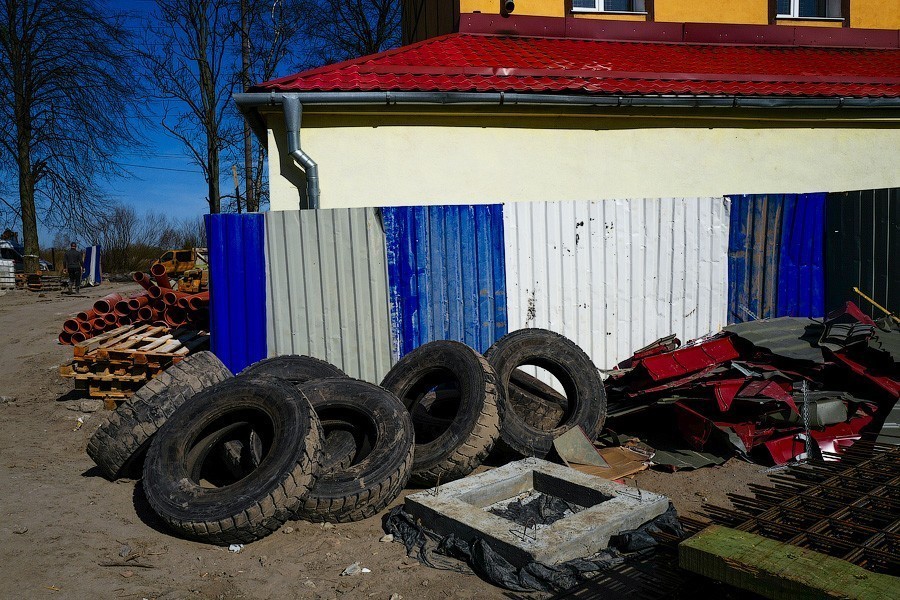 Почему в маске, почему без маски: в Калининграде продолжаются социальные стройки