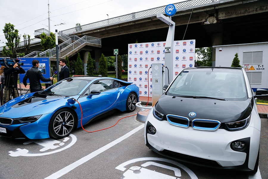 «Янтарьэнерго» предлагает бесплатно заправлять электромобили