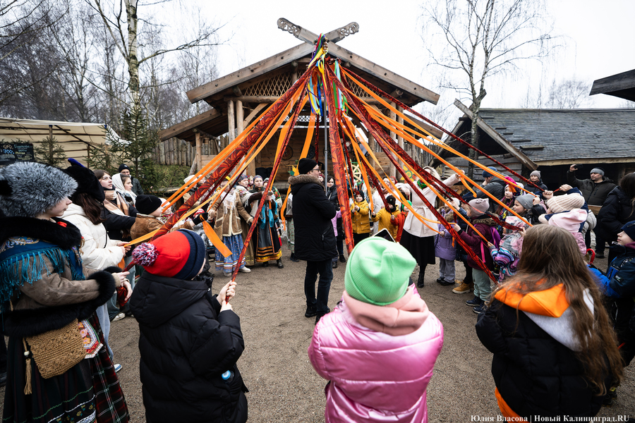 Блины, пляски и огонь: как отпраздновали Масленицу в поселении викингов «Кауп»