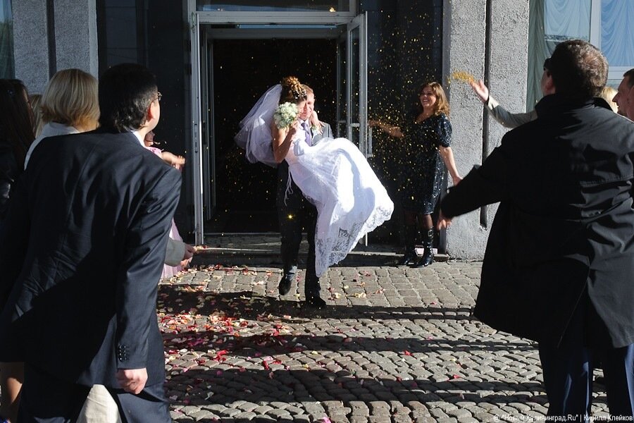 С начала 90-х количество свадеб в России снизилось на 41%