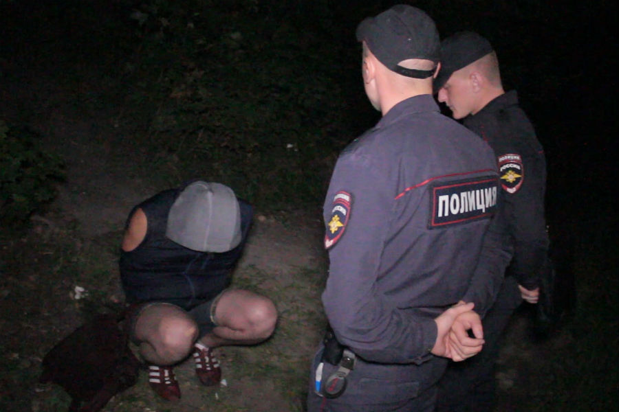 В Калининграде сварщик с гашишем пытался уплыть от полицейских (фото)