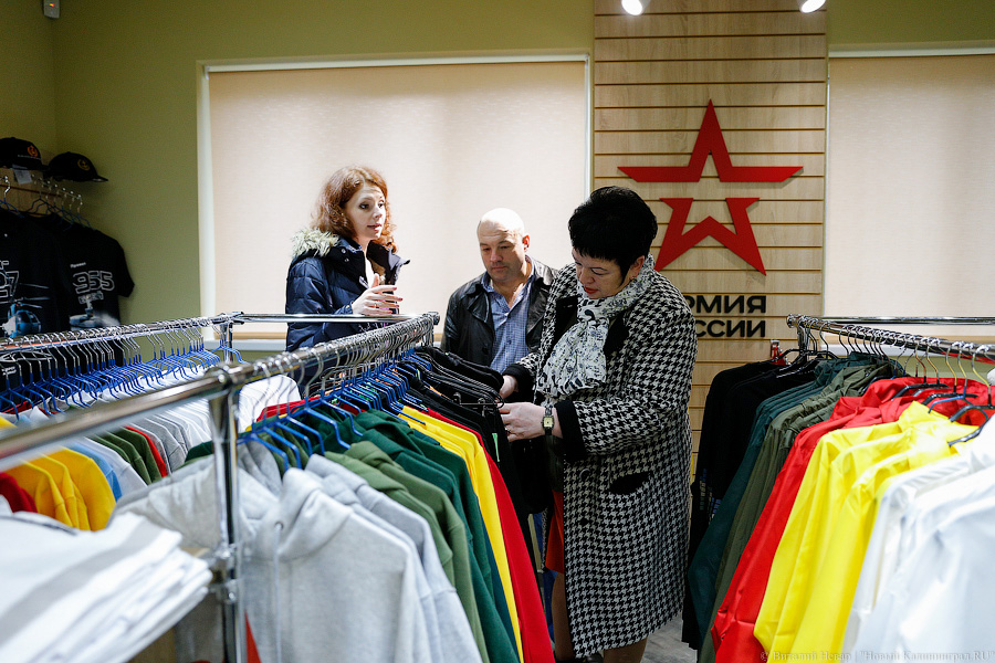 Армейская философия: как в Калининграде продают «вежливых» людей и мишек