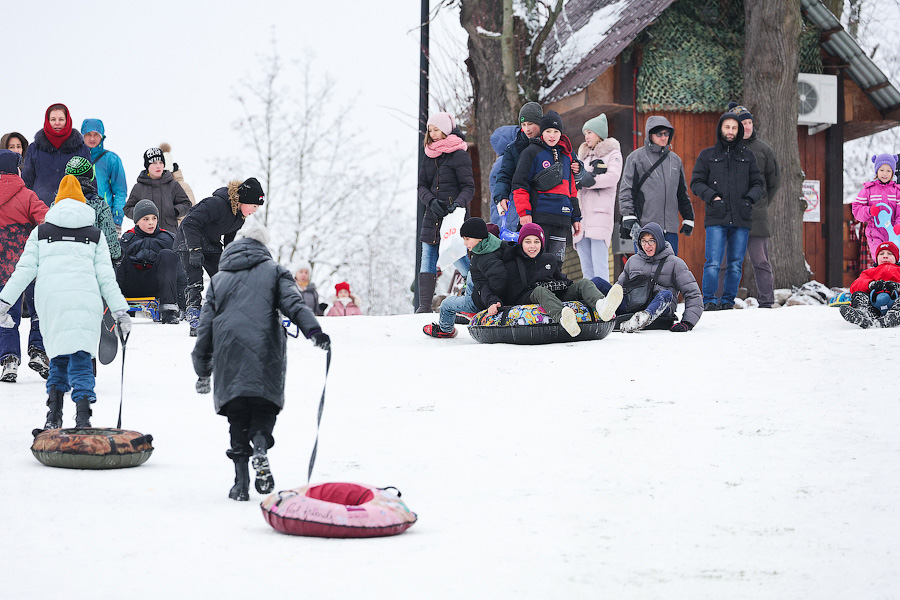 Полет на санках: как в Центральном парке Калининграда с горки катаются (фото)