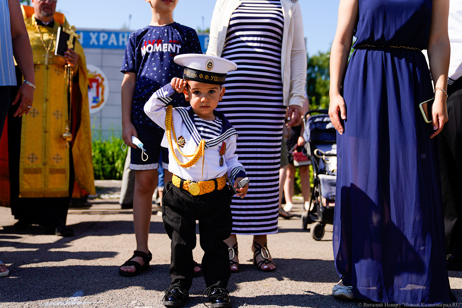 Под солнцем на плацу: как в Калининграде выпустили новых офицеров ВМФ (фото)