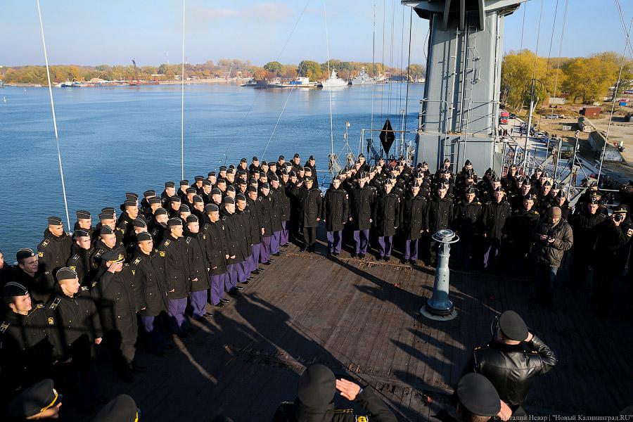 Оркестр и поросенок: в Балтийск из дальнего похода вернулись курсанты БВМИ
