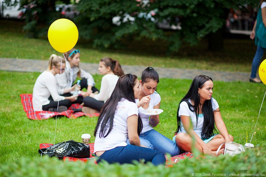 Голодные улицы: чем кормили калининградцев на День города