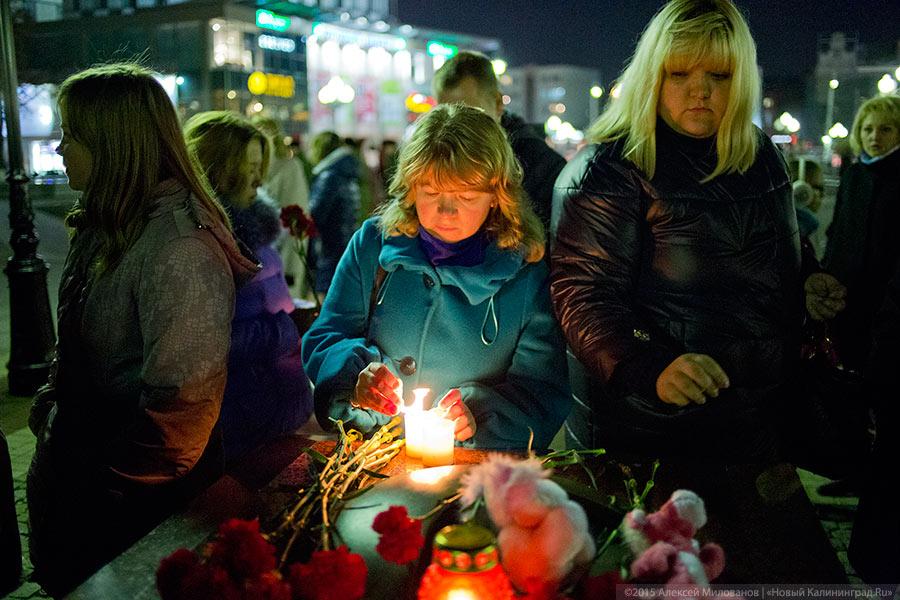 Вечер скорби: калининградцы пришли помянуть жертв авиакатастрофы (фото)