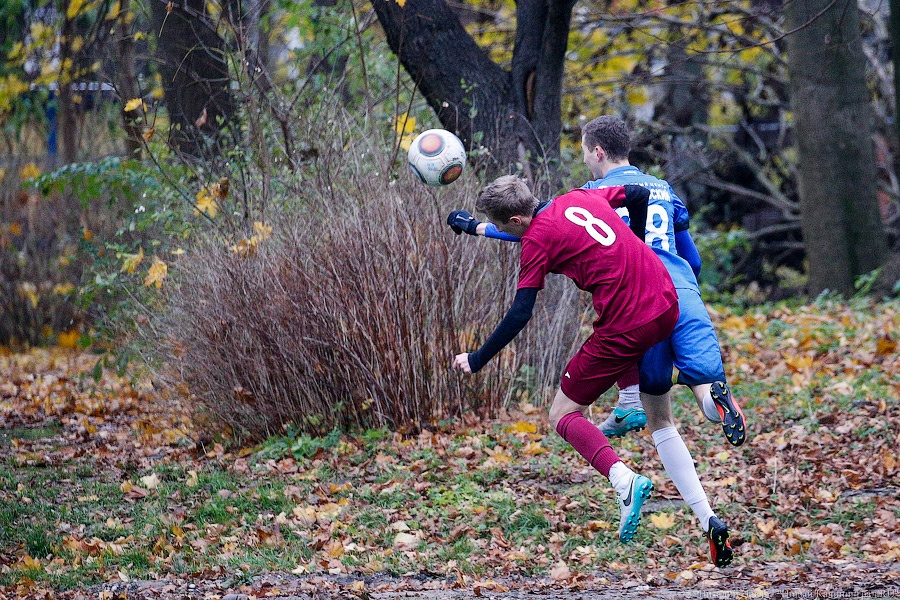 Футбол на синтетике: как в Калининграде на искусственном поле играли