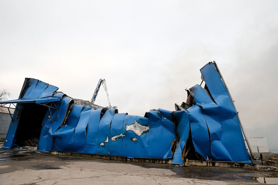 Огненное утро: как калининградские пожарные спасали винный склад