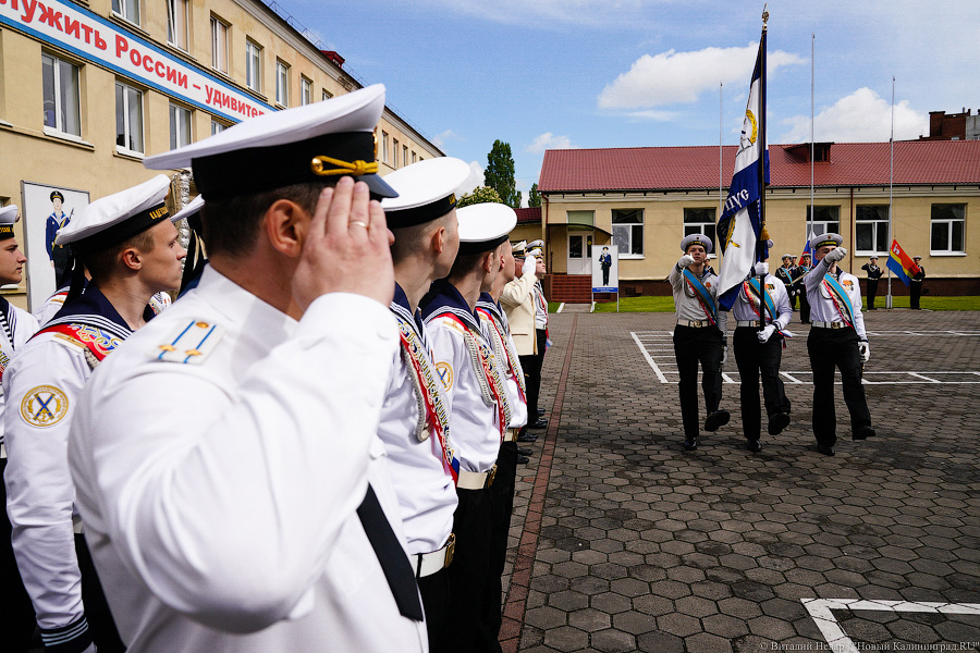 Вальс и дистанция: «Последний звонок» в калининградском кадетском корпусе (фото)