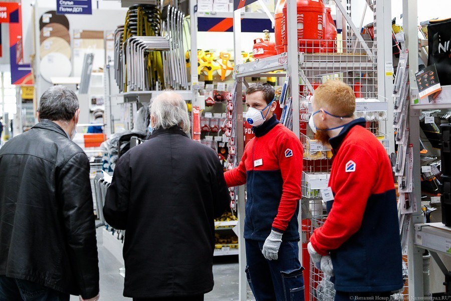 Вход в масках и перчатках: в регионе заработали непродовольственные магазины (фото)