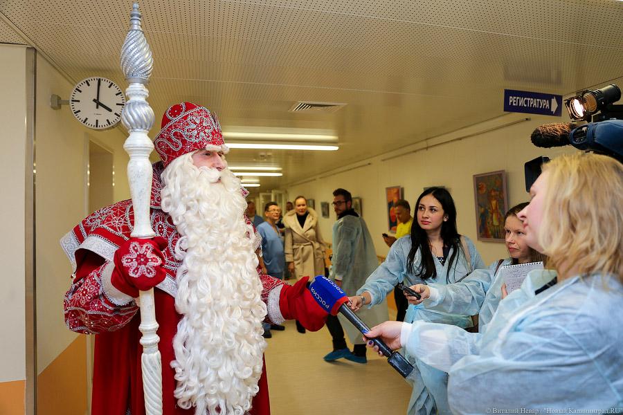 «Он настоящий»: региональный кардиоцентр посетил Дед Мороз из Великого Устюга