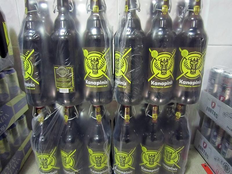 На Куршской косе таможенники обнаружили в легковой машине россиянки 43 ящика пива (фото)