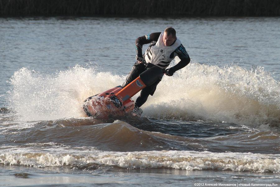 «Конец в воду»: фоторепортаж с закрытия аквабайк-сезона на Преголе