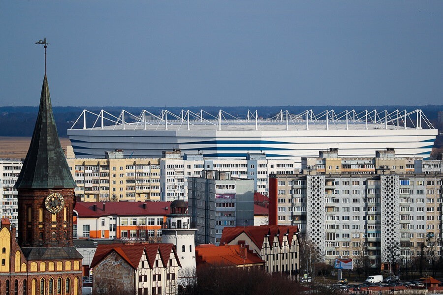 Директор стадиона «Калининград» за треть миллиона арендовала машину с водителем