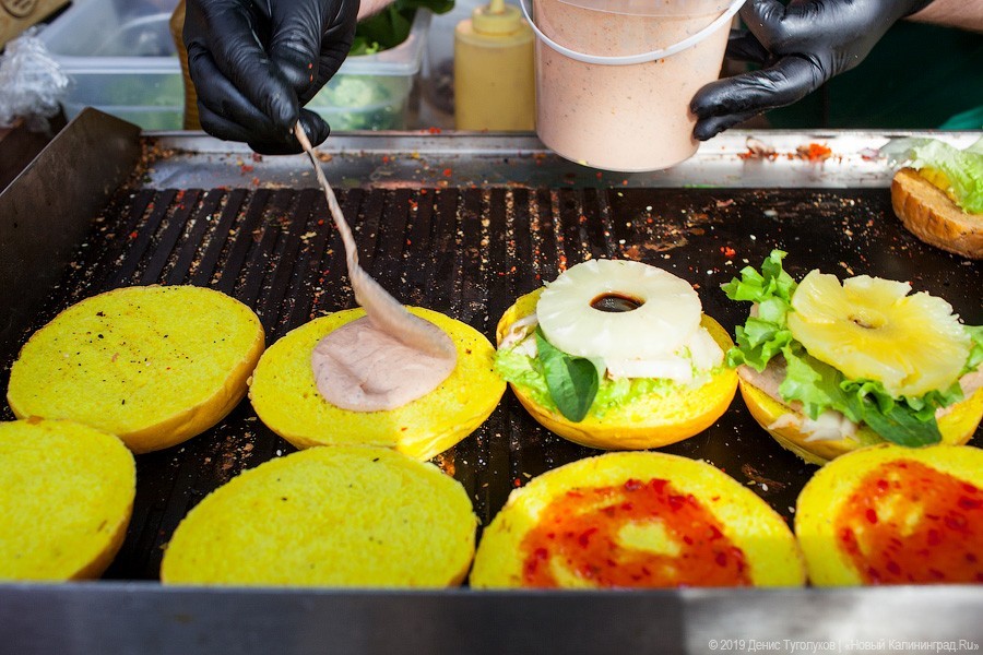 На ход руки: как проходит Fish Food Festival в Зеленоградске
