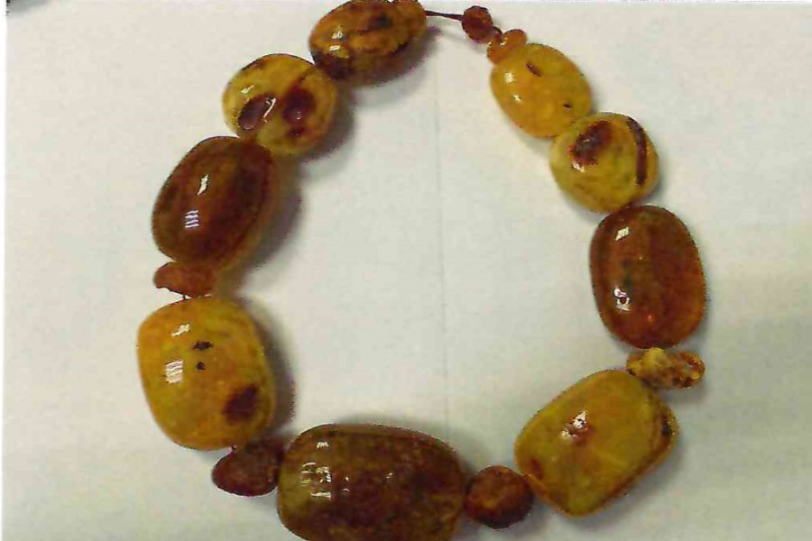 Музей янтаря купил ожерелье у калининградской художницы за 250 тыс. рублей (фото)