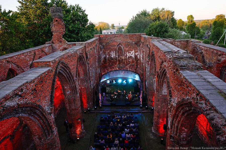 Музыкальное приношение: концерт в руинах кирхи Святого Якоба в фотографиях (фото)