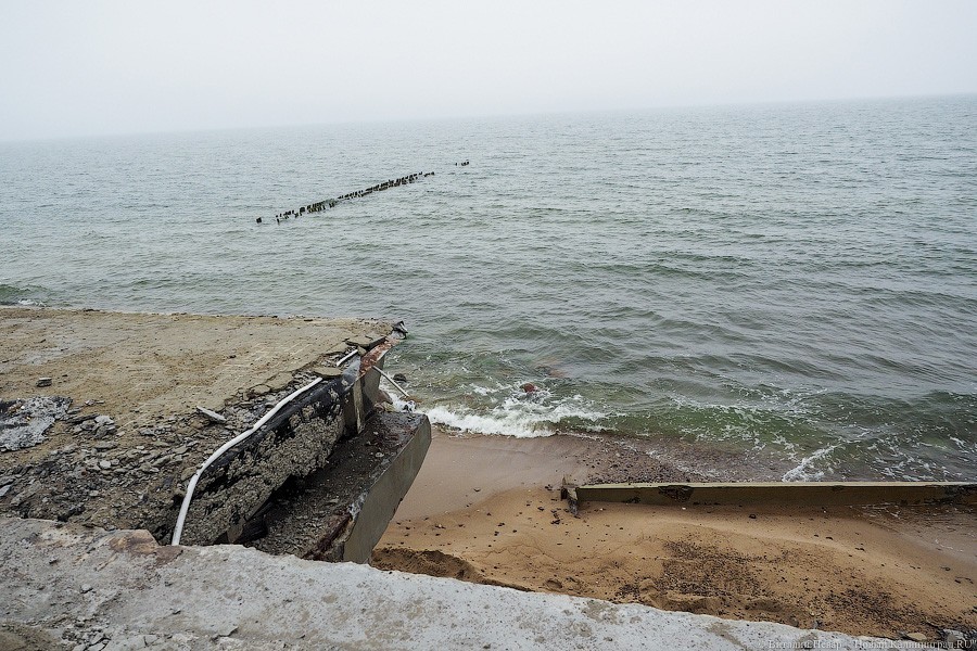 Обломки прошлого: как в Светлогорске разбирают старый променад (фото)