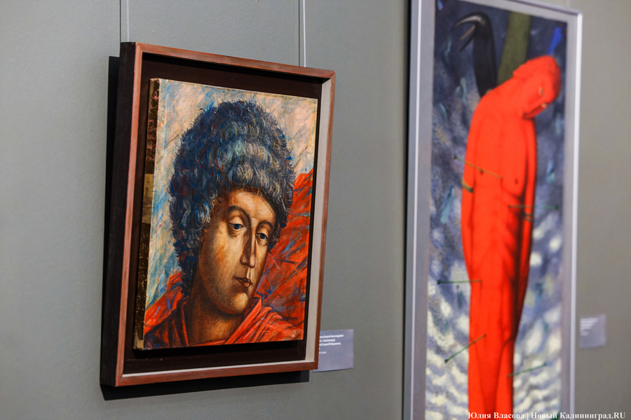 Вселенная смыслов и эмоций: в Музее искусств открылась выставка «Космос красного» (фото)