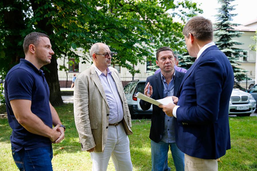 Калининградское чудо: застройщик гостиницы не вырубает, а благоустраивает 2 сквера (фото)