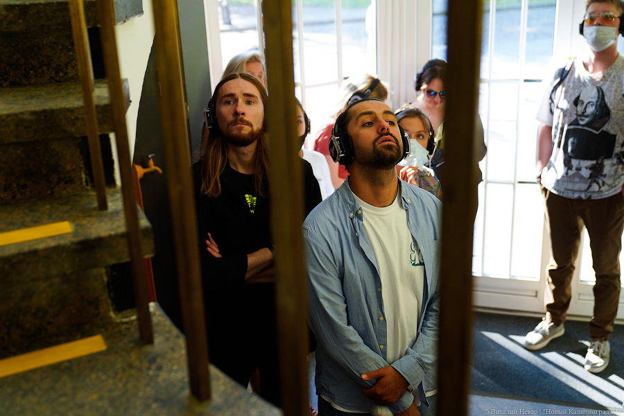 Футуролог Пётр и машина времени: «Фестивальная дирекция» представила спектакль-прогулку 