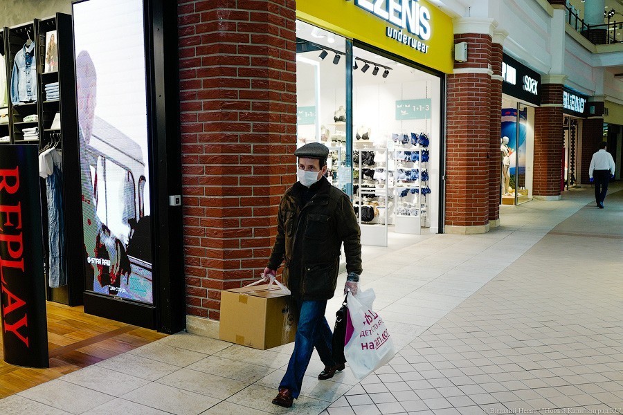 В масках и на дистанции: в Калининграде открылись торговые центры и парикмахерские