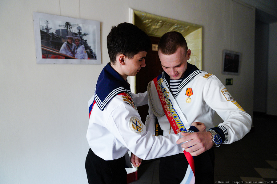 Вальс и дистанция: «Последний звонок» в калининградском кадетском корпусе (фото)