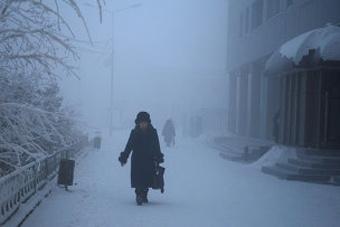 Эксперты: утренняя темнота деморализует россиян