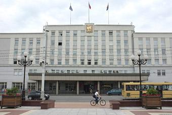 В 2011 году суд обязал горадминистрацию выплатить 12 млн рублей