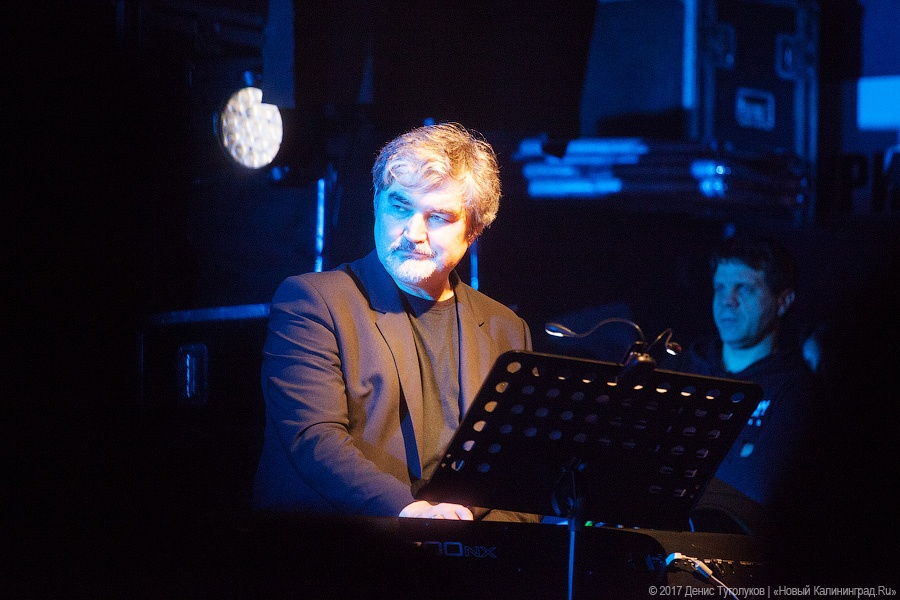 Сказки про тесноту: как «Аквариум» выступил в клубе «Вагонка»