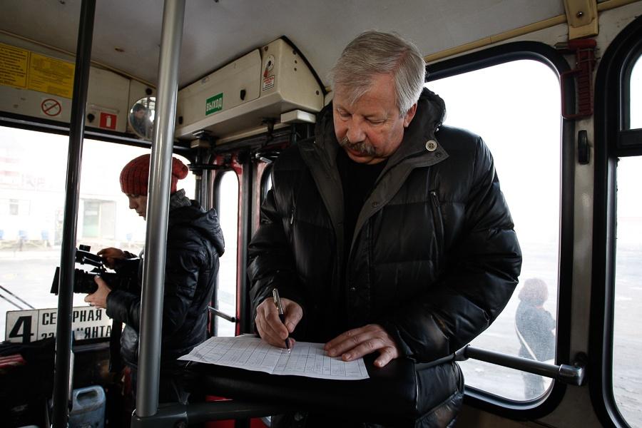 Изумительная тенденция: как сотрудники мэрии Калининграда проверяли состояние автобусов (фото)