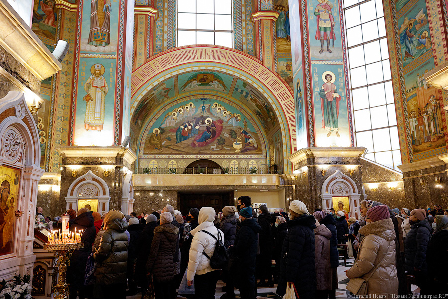 Без проруби, но с литургией: в Храме Христа Спасителя провели праздничную службу (фото)