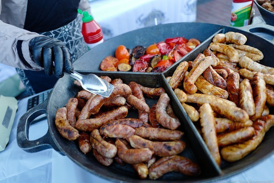 Тот же праздник, только в профиль: День длинной колбасы прошёл на новом месте