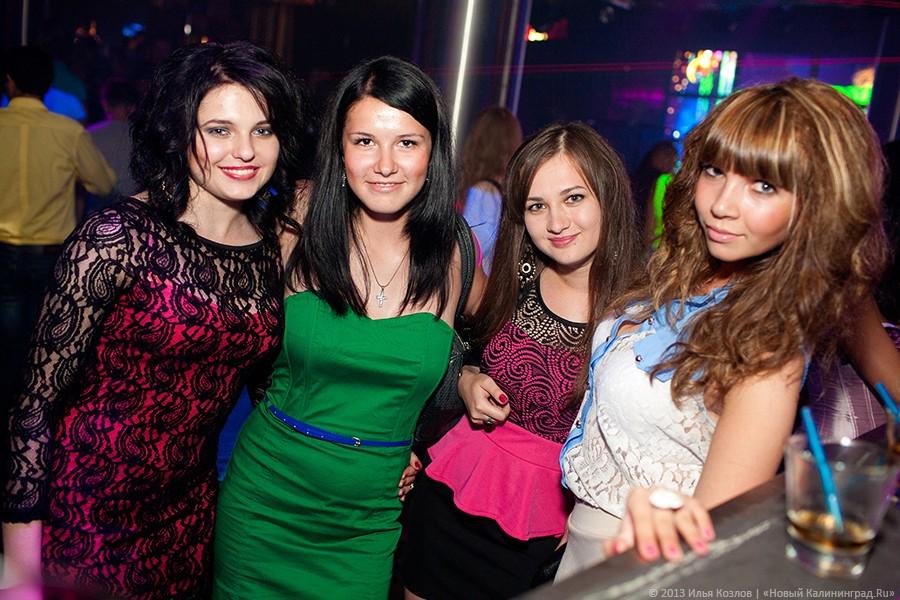 Бикини-пляж: в «Платинуме» прошел показ купальников