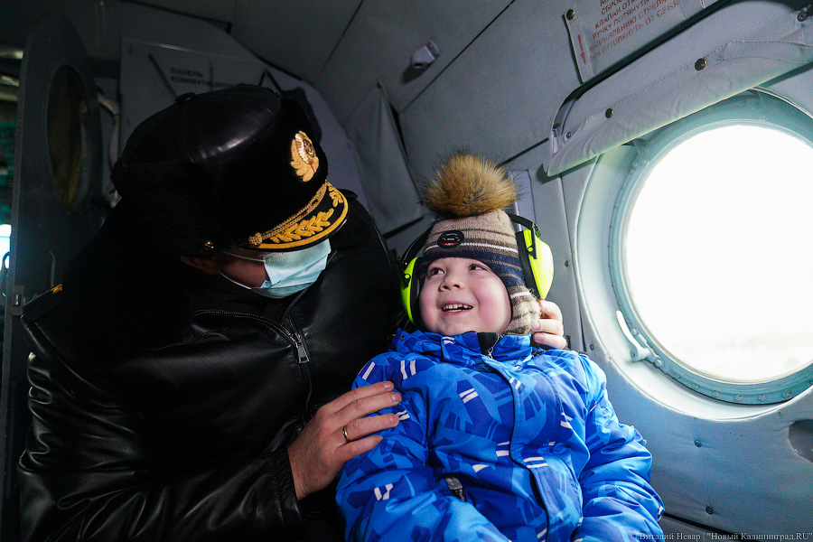 Полет в подарок: летчики Балтфлота исполнили мечту тяжелобольного 6-летнего мальчика