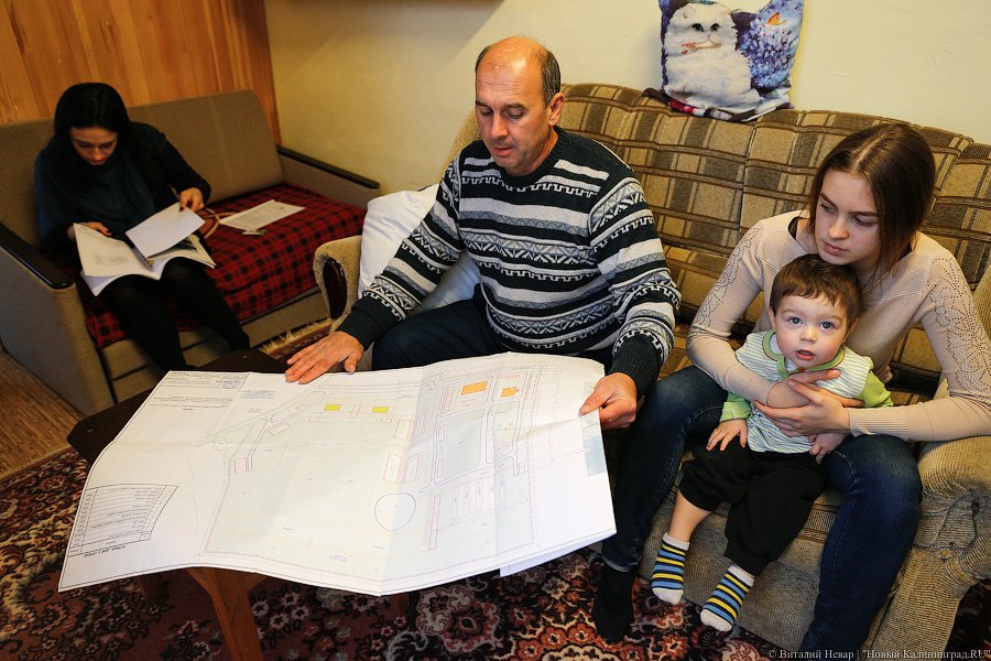 ЛЭП над головой: через дом многодетной семьи ведут электричество в «Храброво»