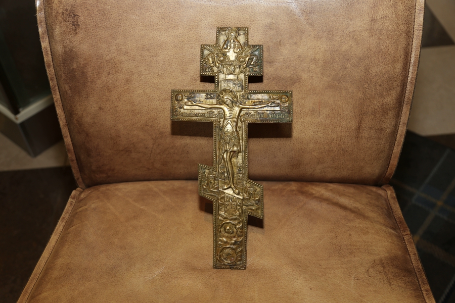 Калининградская таможня отдала властям крест XIX века (фото)