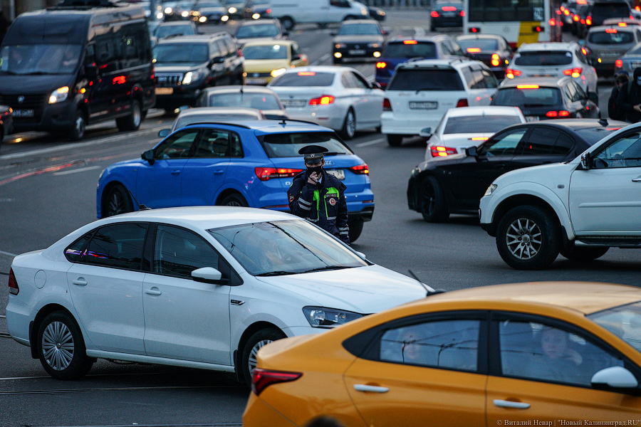 «Свободу политзаключенным»: как прошла акция сторонников Навального в Калининграде (фото)