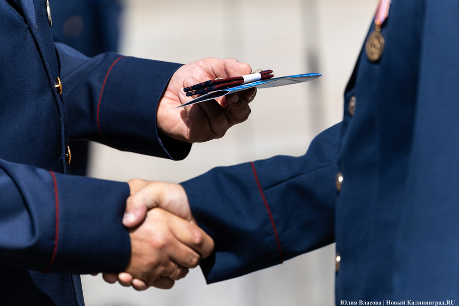 «Задача по охране мирных граждан»: как офицеры УФСИН принимали присягу (фото)