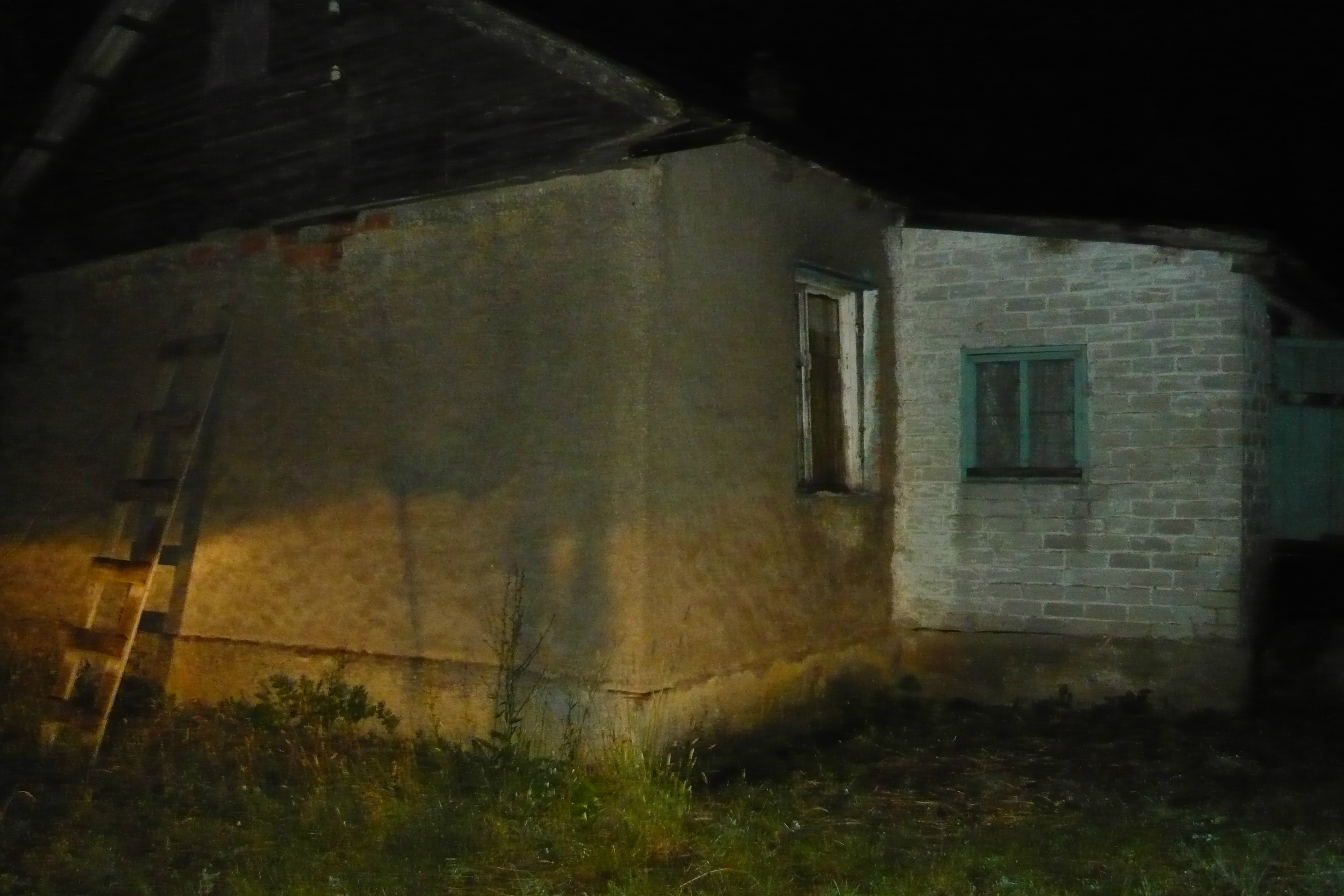 СК проводит проверку после смерти сельчанина от удара током (фото)