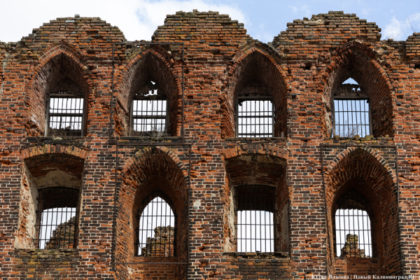 Руины кирх, как гнилые зубы: зачем Калининградской области свои реставраторы